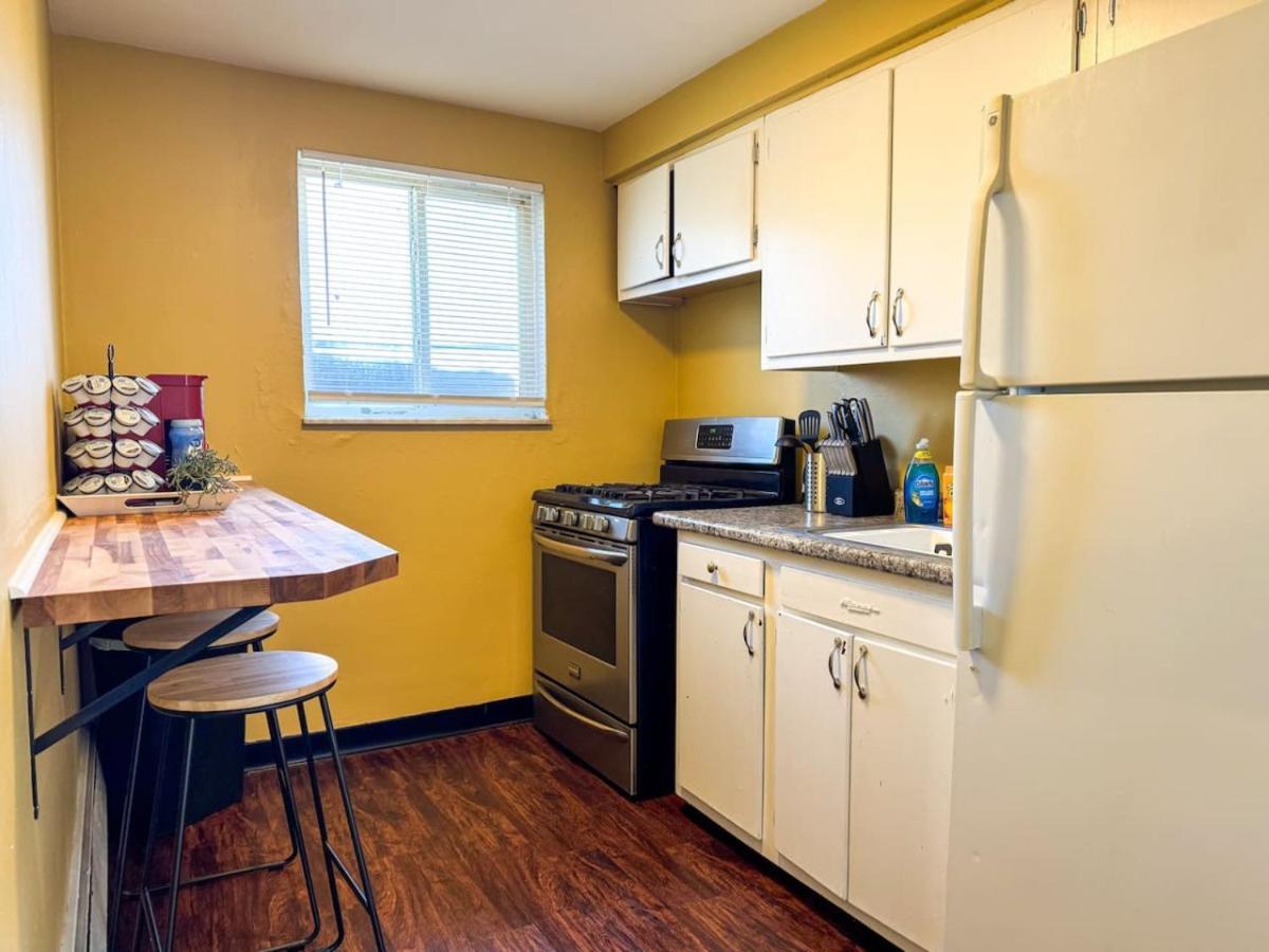 Sleeps 4 Cozy 1 Bedroom With Comfy Queen Mattress * Pittsburgh