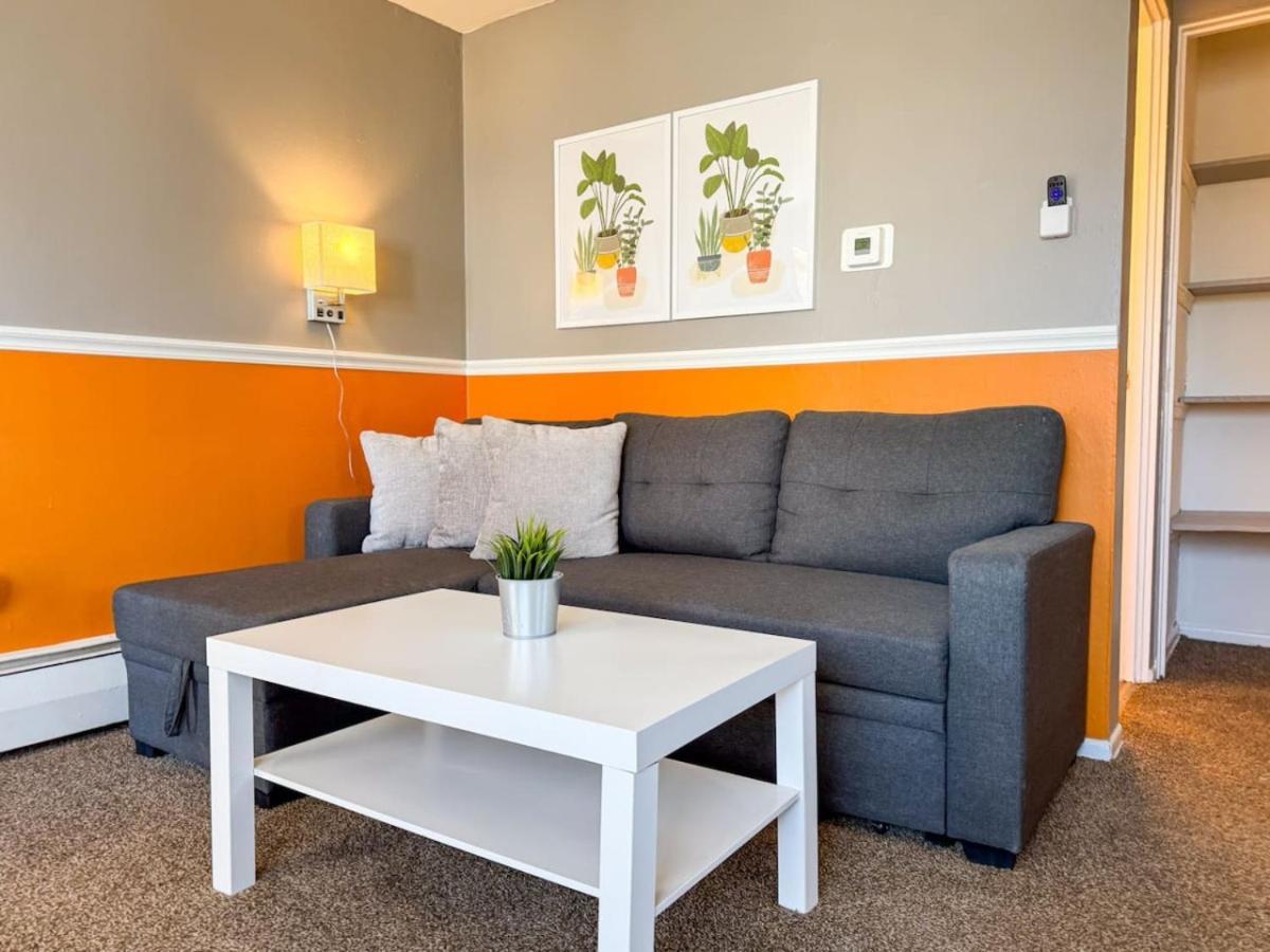 Sleeps 4 Cozy 1 Bedroom With Comfy Queen Mattress Apartment Pittsburgh